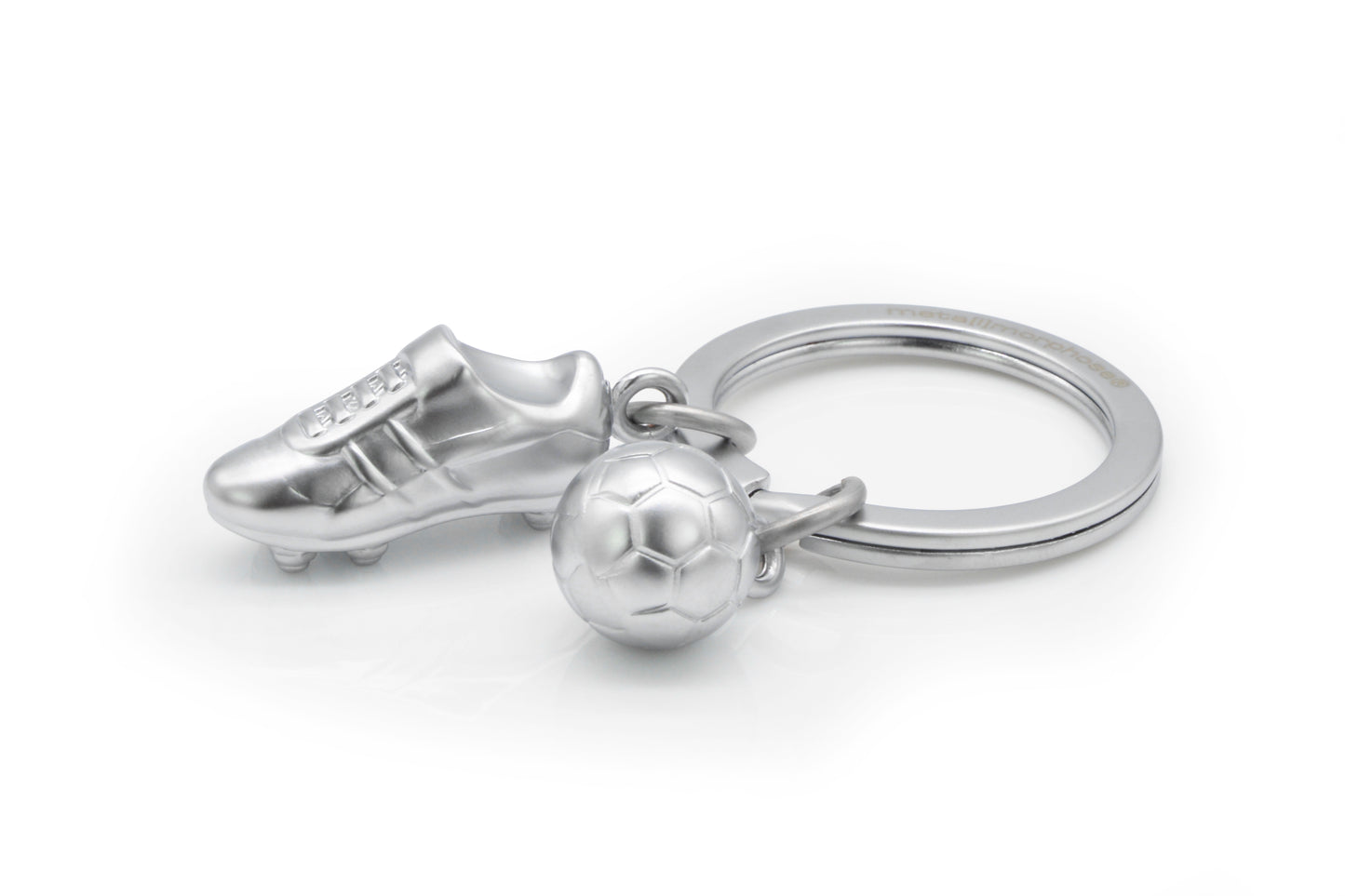 Soccer shoe-shaped alloy car keychain pendant, sporty and creative, a gift for boys.