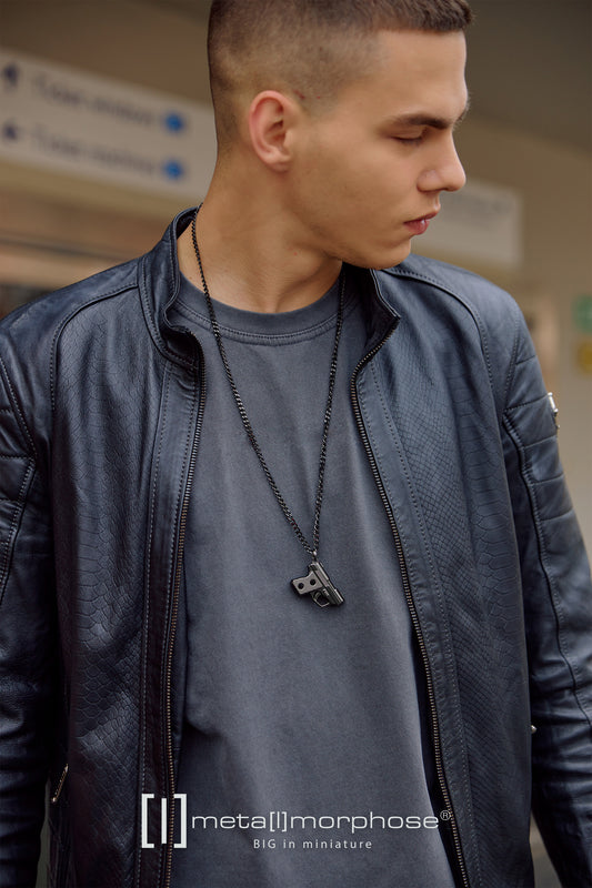 Pistol-shaped alloy sweater chain, fashionable, high-end, creative, exquisite birthday gift.